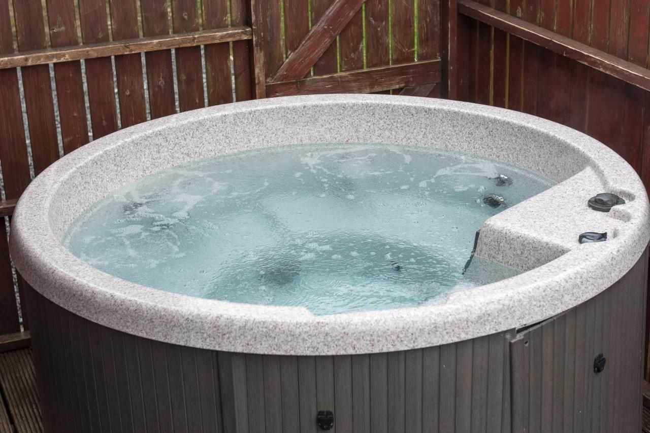 Conifer Lodge 25 With Hot Tub Newton Stewart Minnigaff Zewnętrze zdjęcie